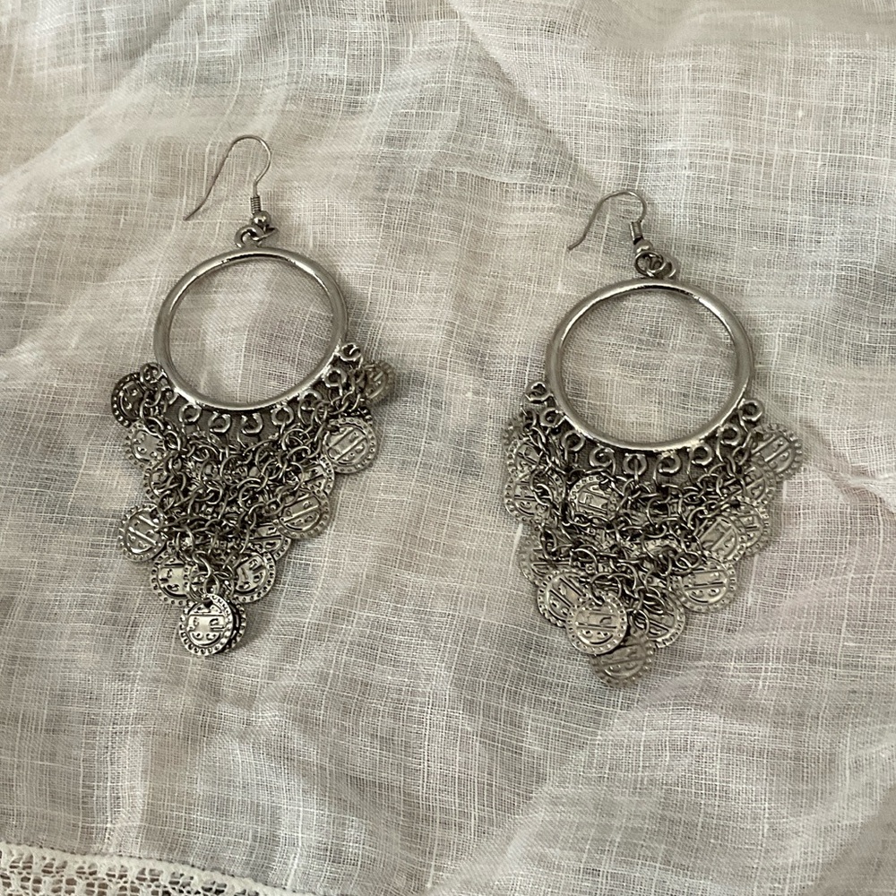 SILVER TONED WIRE HANG, ROUND HOOP EARRINGS